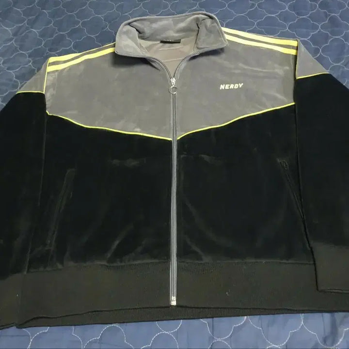 [BUNJANG] Nerdy Oversized Velvet Color Block Zip-up Jacket (Black/Grey) (S) / 널디 오버사이즈 벨벳 배색 져지 집업자켓 블랙&amp;그레비 (S)