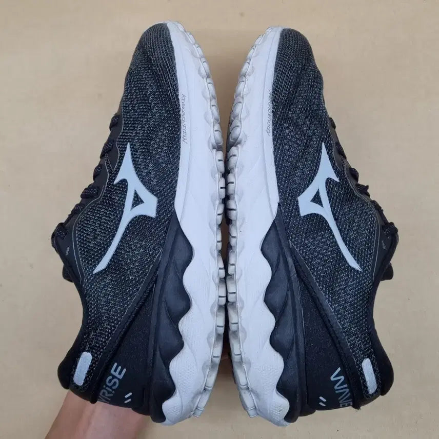 [BUNJANG] Mizuno Wave Skyrise Sneakers 225 / 미즈노 웨이브 스카이라이즈 운동화225