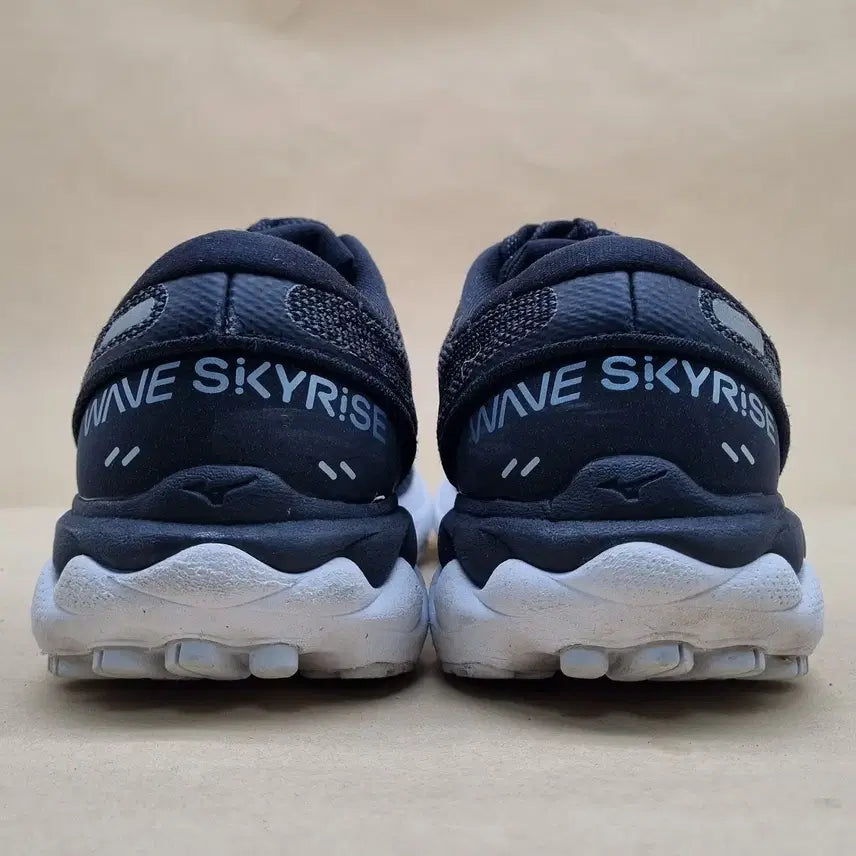 [BUNJANG] Mizuno Wave Skyrise Sneakers 225 / 미즈노 웨이브 스카이라이즈 운동화225