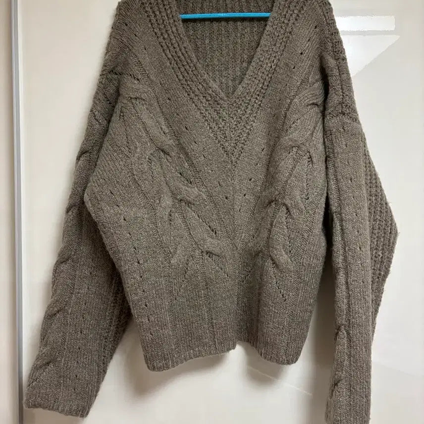 [BUNJANG] YEO RI Oversized Deep V-Neck Semi-Long Knit Sweater / 여리 오버핏 딥 브이넥 세미 롱 니트 루즈핏