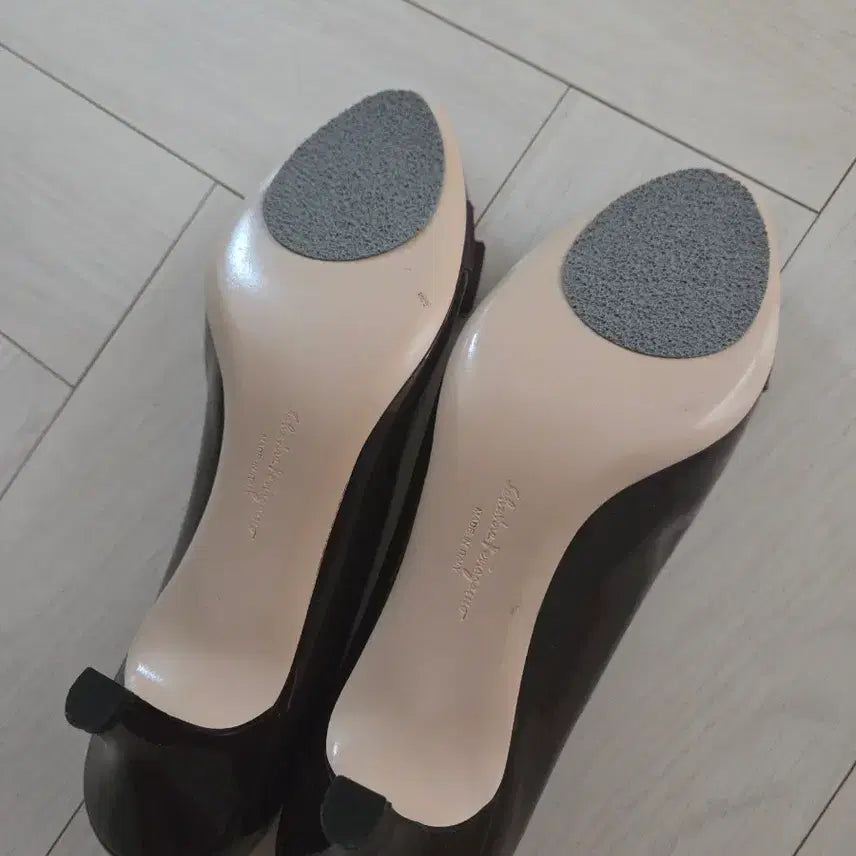 [SOLD OUT] 페라가모 바라 리본 여성 구두 브라운