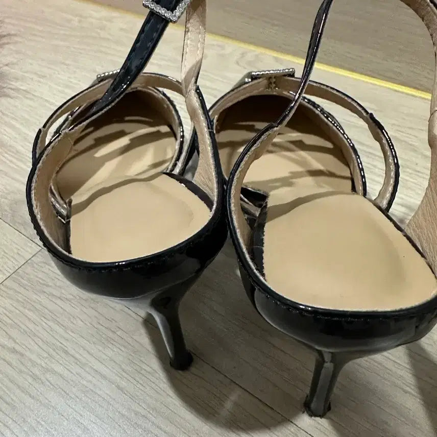 [SOLD OUT] 에나멜 뮬 하이힐(블랙,화이트/230)