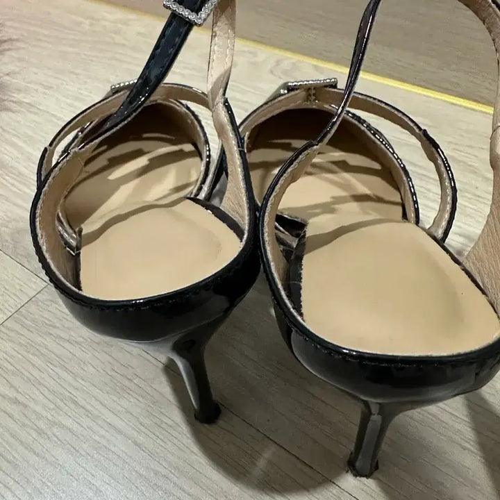 [SOLD OUT] 에나멜 뮬 하이힐(블랙,화이트/230)