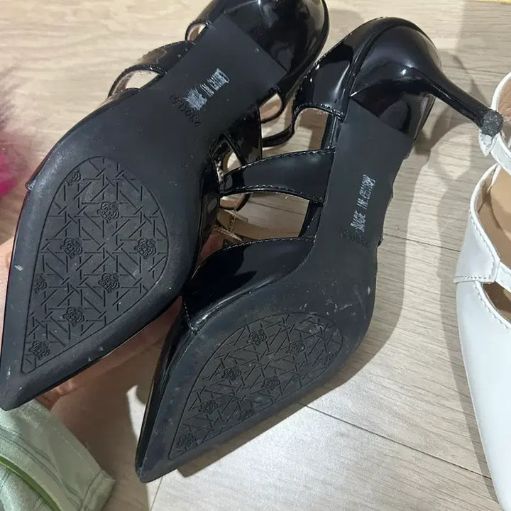 [SOLD OUT] 에나멜 뮬 하이힐(블랙,화이트/230)