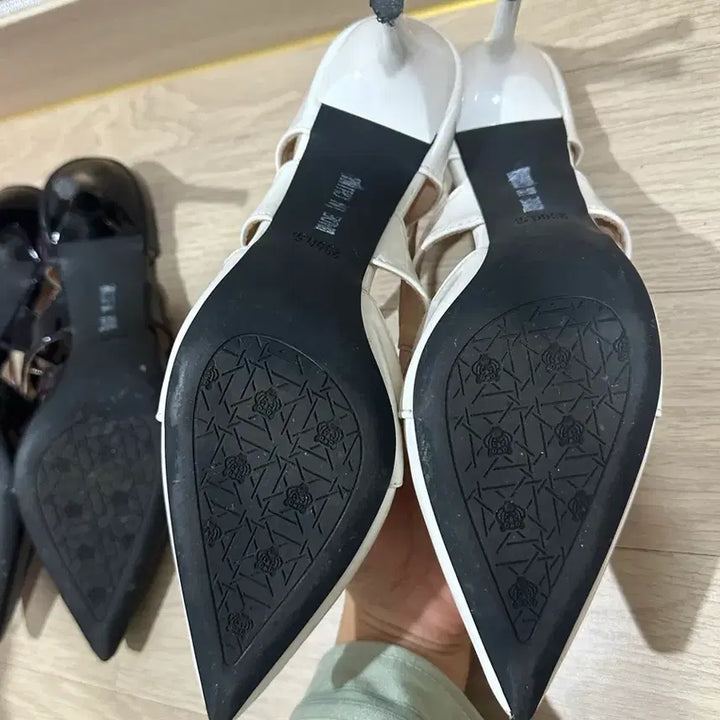 [SOLD OUT] 에나멜 뮬 하이힐(블랙,화이트/230)