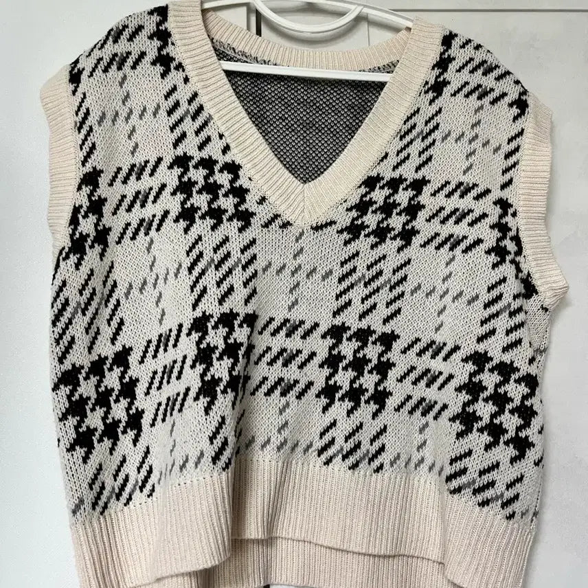 [BUNJANG] Houndstooth Knit Vest Ivory / 하운드투스 니트 베스트 아이보리