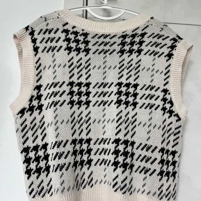 [BUNJANG] Houndstooth Knit Vest Ivory / 하운드투스 니트 베스트 아이보리