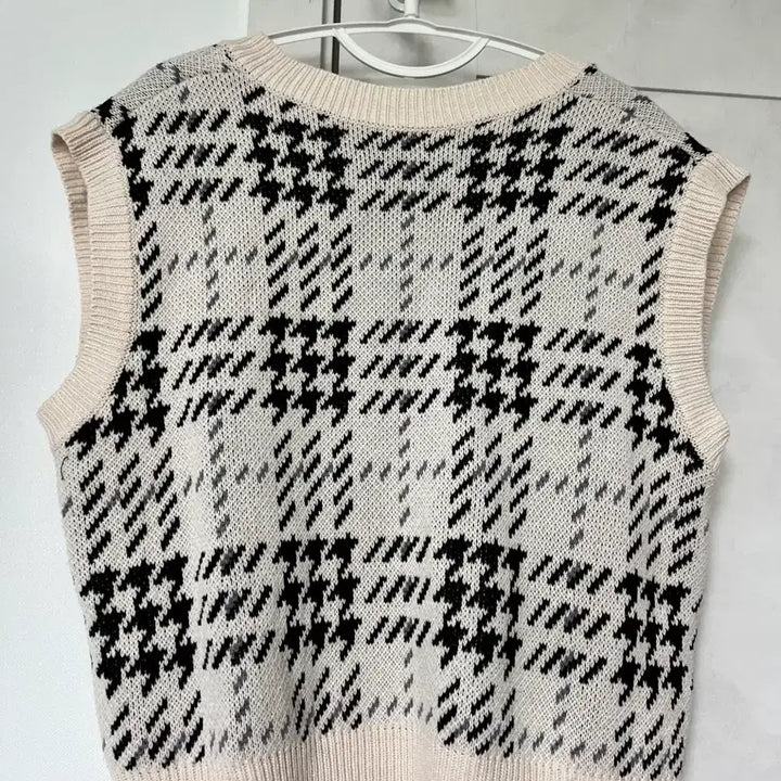 [BUNJANG] Houndstooth Knit Vest Ivory / 하운드투스 니트 베스트 아이보리