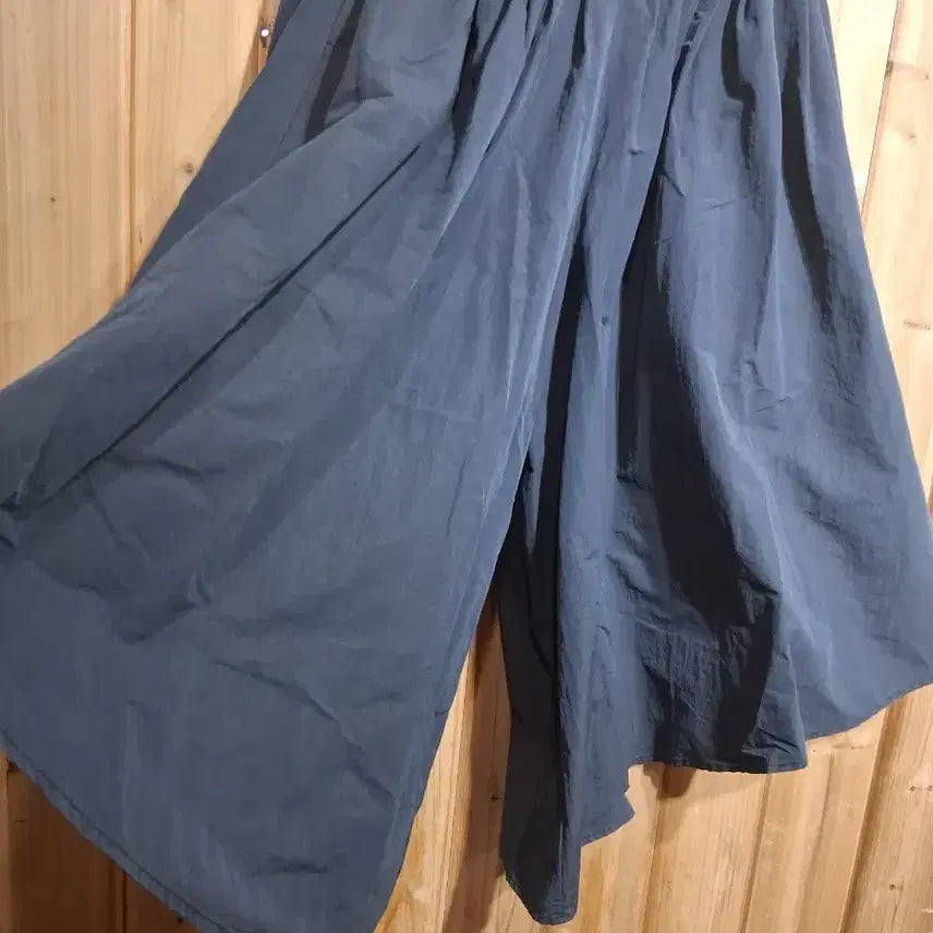 [BUNJANG] Unbalanced Pleated Flare Pants / 언발란스 핀턱 플레어 바지