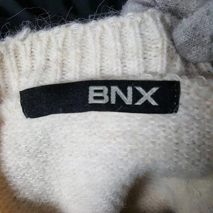 [BUNJANG] BNX Rainbow Button Cardigan / 24년 BNX 여성 가디건 무지개단추 FREE 오일장