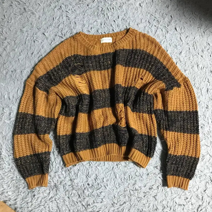 [BUNJANG] COS BOGASI Striped Damage Knit Sweater / 보카시 스트라이프 데미지 니트 COS 빈티지