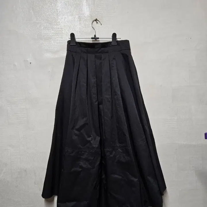 [BUNJANG] Sisley 23FW Back Banding Volume Skirt / 시슬리 23FW 뒷밴딩 볼륨 스커트 55