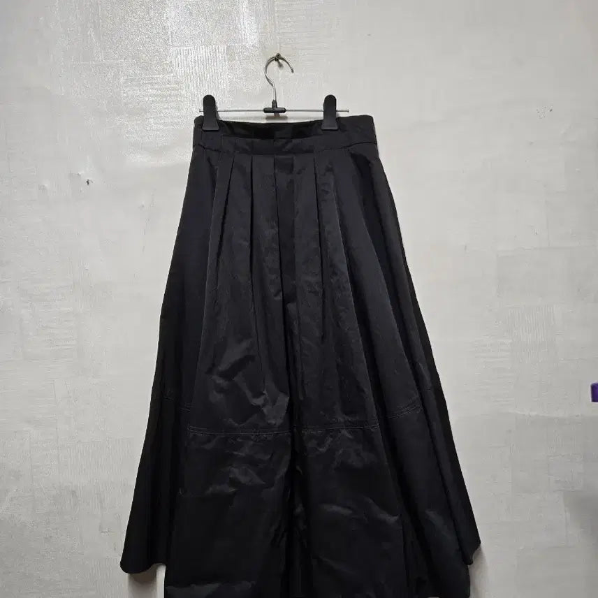 [BUNJANG] Sisley 23FW Back Banding Volume Skirt / 시슬리 23FW 뒷밴딩 볼륨 스커트 55