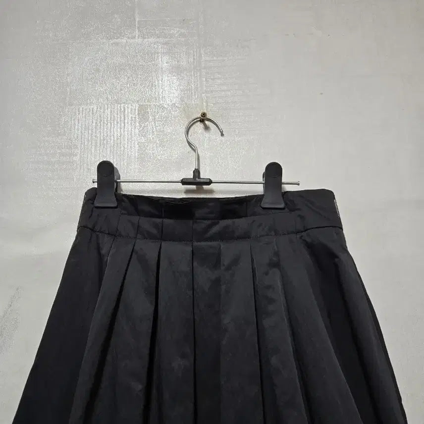 [BUNJANG] Sisley 23FW Back Banding Volume Skirt / 시슬리 23FW 뒷밴딩 볼륨 스커트 55