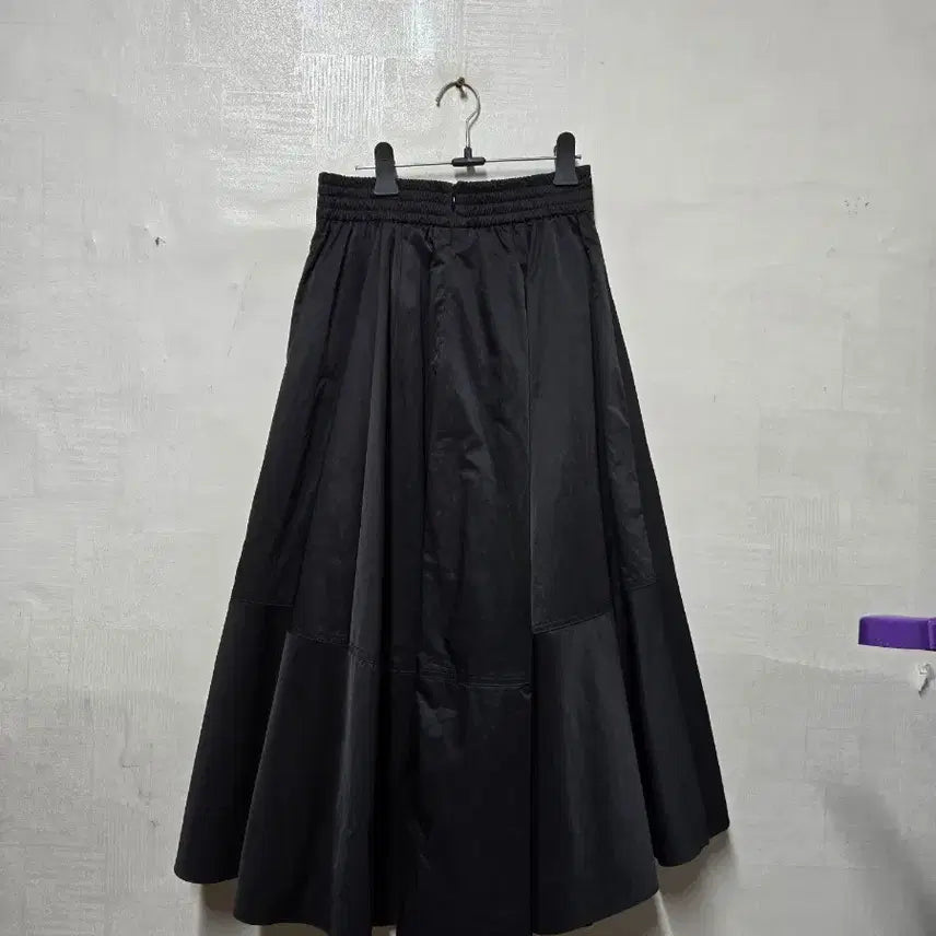 [BUNJANG] Sisley 23FW Back Banding Volume Skirt / 시슬리 23FW 뒷밴딩 볼륨 스커트 55