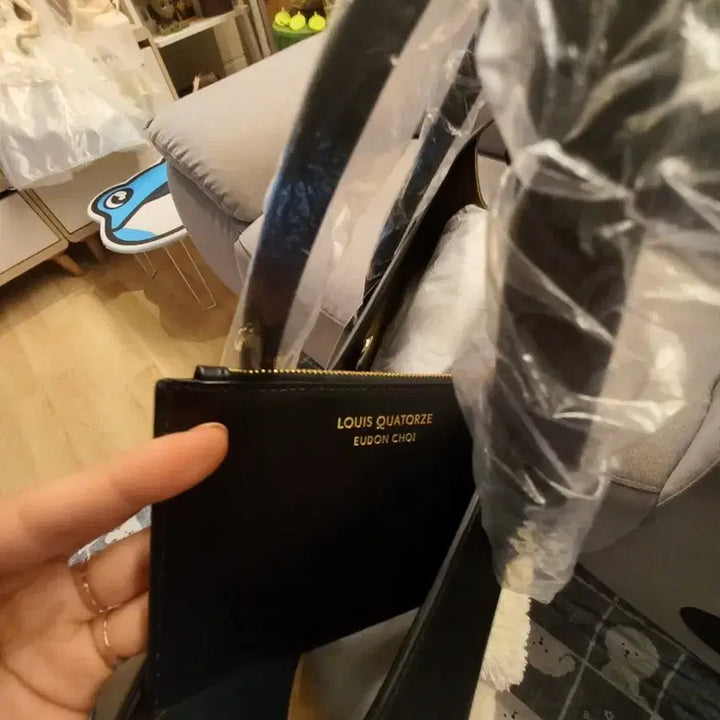 [BUNJANG] Louis Quatorze Renata Signature Leather Tote Bag / 루이까또즈 르나타 시그니쳐 가죽토트백
