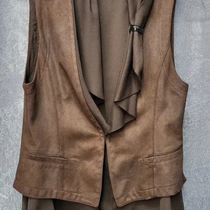 [BUNJANG] Jaskin Brown Suede Vest with Frill Detail / 자스킨 브라운 스웨이드 조끼 프릴 장식