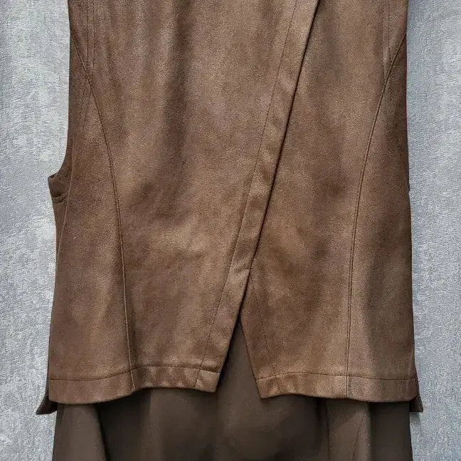 [BUNJANG] Jaskin Brown Suede Vest with Frill Detail / 자스킨 브라운 스웨이드 조끼 프릴 장식