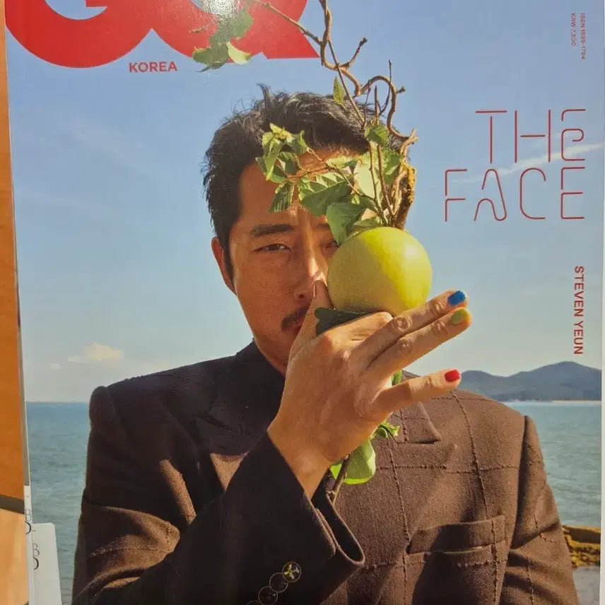 [BUNJANG] GQ Korea January 2025 Steven Yeun Magazine / GQ 코리아 2025년 1월호 스티븐 연