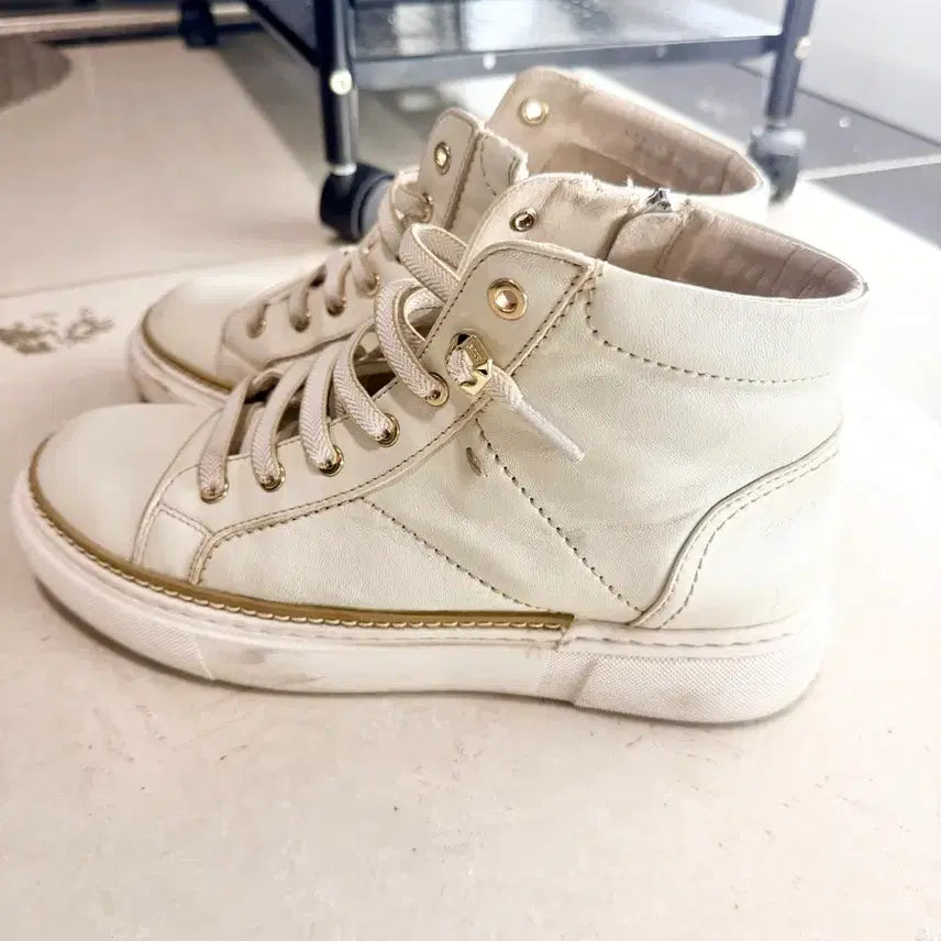 [BUNJANG] SODA High-Top Sneakers / SODA 하이탑 스니커즈