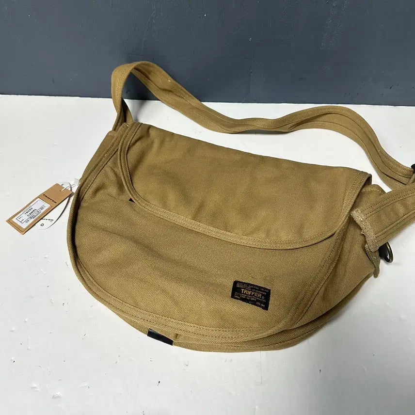 [BUNJANG] Tripper Workwear Beige Crossbody Bag / 트리퍼 워크웨어 베이지 크로스백 가방