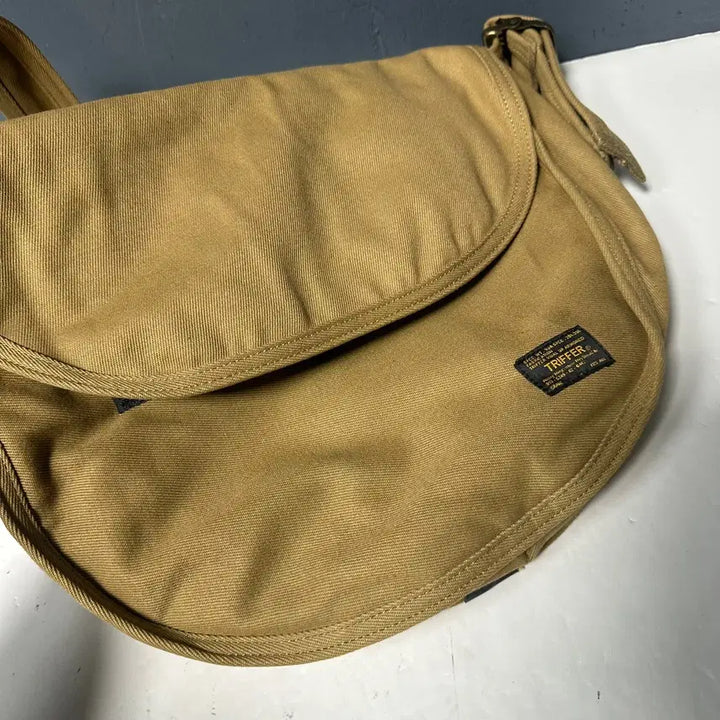[BUNJANG] Tripper Workwear Beige Crossbody Bag / 트리퍼 워크웨어 베이지 크로스백 가방