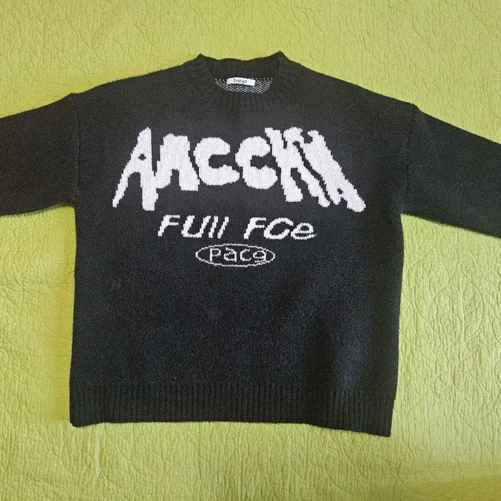 [BUNJANG] Black and White Lettering Knit Sweater / 100) 봄 가을 입기좋은 블랙 화이트 레터팅 니트