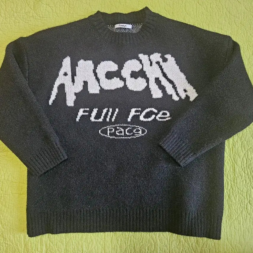 [BUNJANG] Black and White Lettering Knit Sweater / 100) 봄 가을 입기좋은 블랙 화이트 레터팅 니트