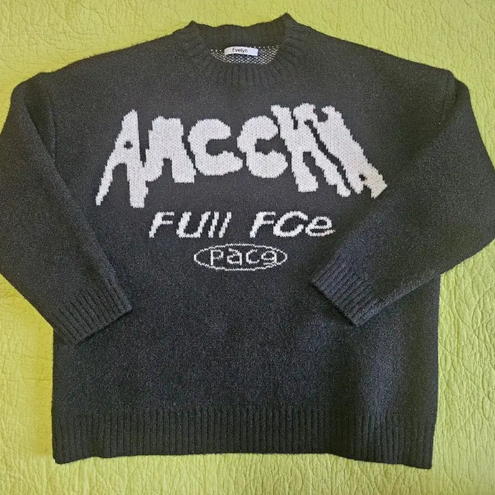 [BUNJANG] Black and White Lettering Knit Sweater / 100) 봄 가을 입기좋은 블랙 화이트 레터팅 니트