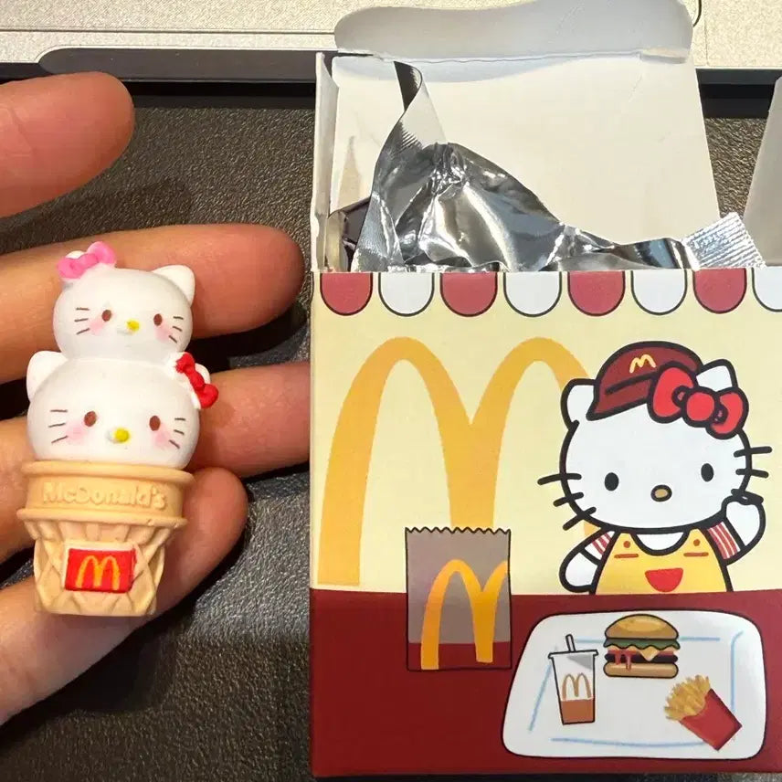 [BUNJANG] Ice Cream Kitty Figure / 아이스크림 키티 피규어