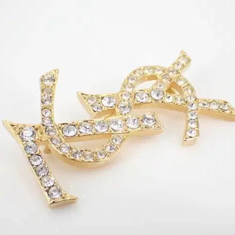 [SOLD OUT] 이브 생로랑 크리스탈 로고 핀 브로치 귀금속