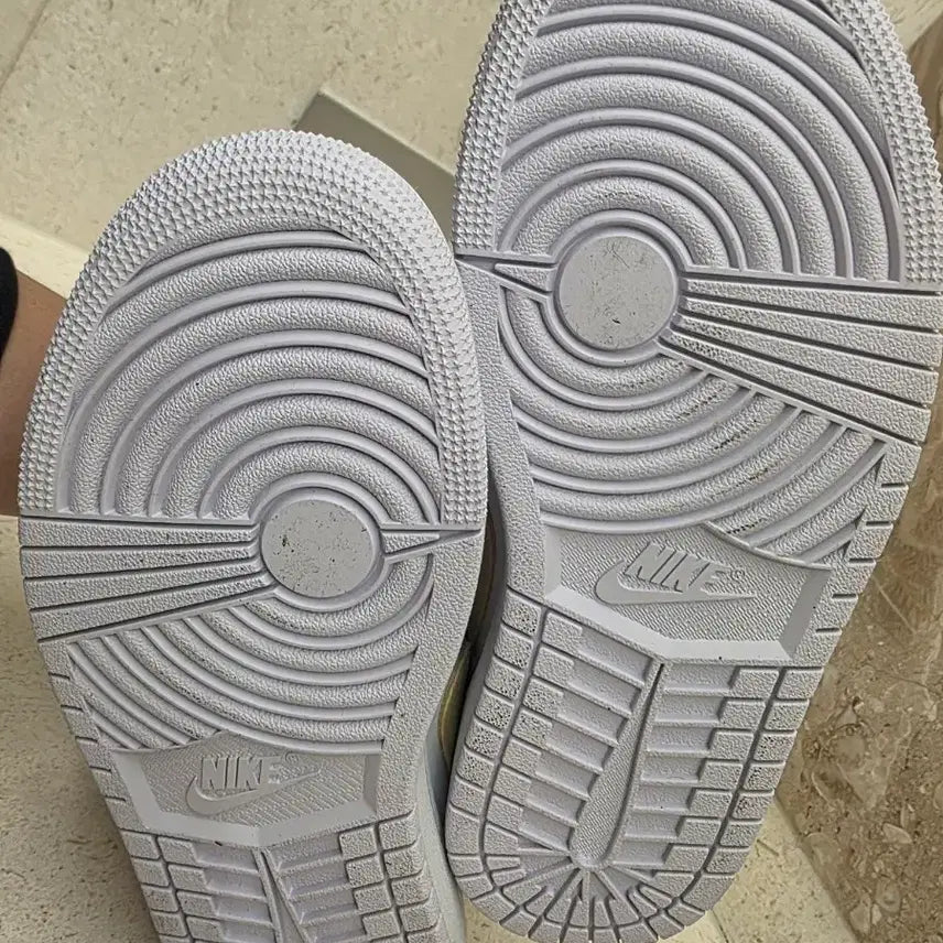 [BUNJANG] Nike Air Jordan 1 Low Lavender Sneakers / 나이키 에어 조던 1 로우 라벤더