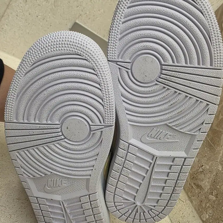 [BUNJANG] Nike Air Jordan 1 Low Lavender Sneakers / 나이키 에어 조던 1 로우 라벤더