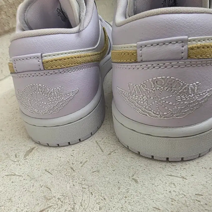 [BUNJANG] Nike Air Jordan 1 Low Lavender Sneakers / 나이키 에어 조던 1 로우 라벤더