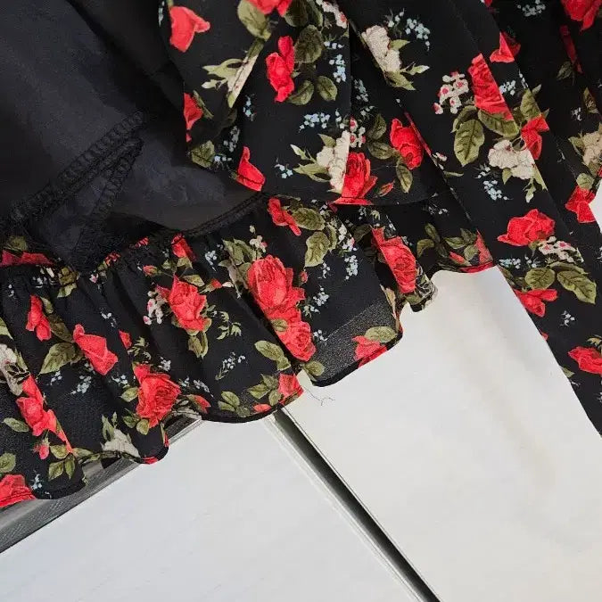 [SOLD OUT] 블랙 장미 랩 원피스 퍼프 반팔