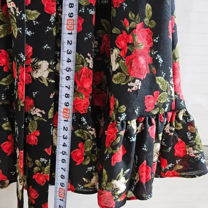 [SOLD OUT] 블랙 장미 랩 원피스 퍼프 반팔