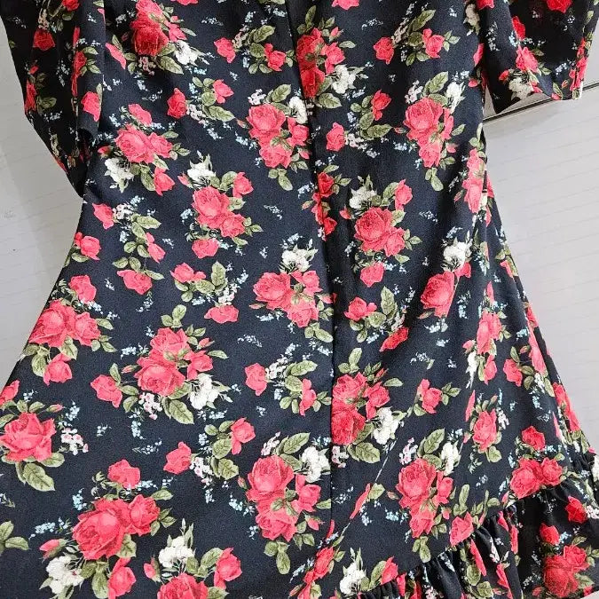 [SOLD OUT] 블랙 장미 랩 원피스 퍼프 반팔