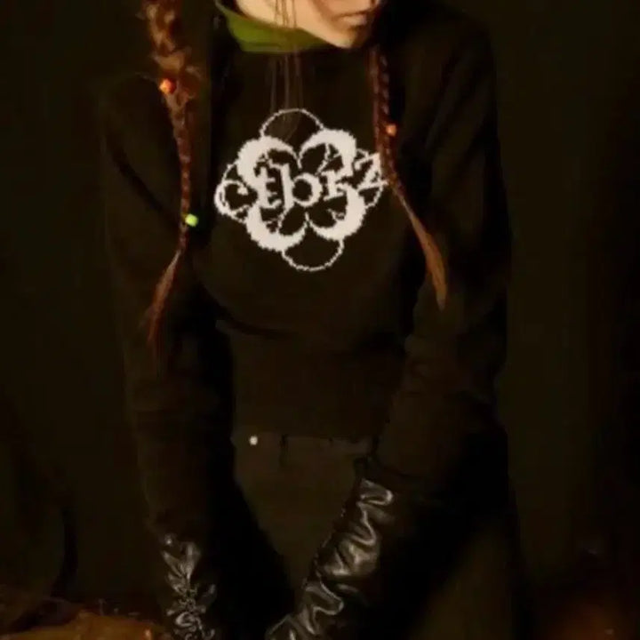 [BUNJANG] Citybreeze Flowerry Symbol Knit (Black, Cropped) / 시티브리즈 블랙 니트