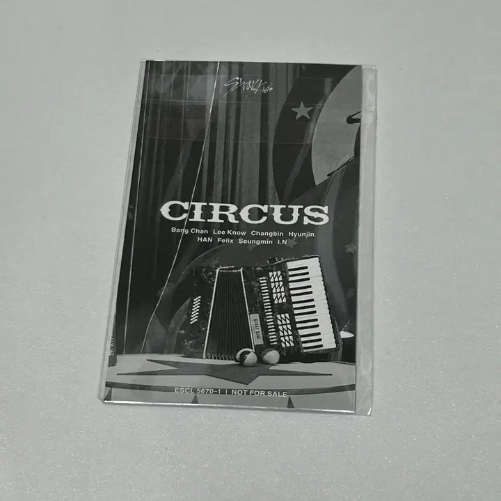 [BUNJANG] Stray Kids Felix CIRCUS Limited Edition B Photocard / 스키즈 필릭스 포카 CIRCUS 초회생산한정판 B