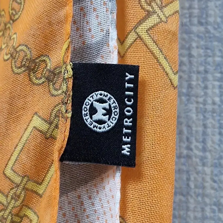 [BUNJANG] Metrocity Orange Chain Scarf / 메트로시티 오렌지 체인 스카프 100X160