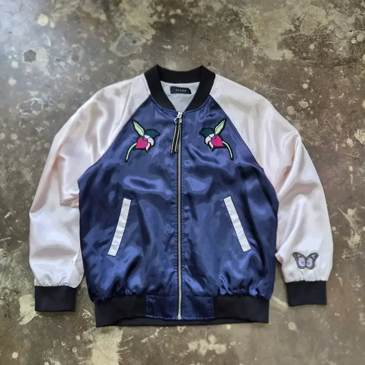 [BUNJANG] Muzak Clizy Embroidered Satin Jacket / F) 무자크 클리지 자수 새틴자켓 점퍼 샤틴 자켓 스타디움자켓