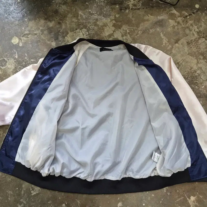 [BUNJANG] Muzak Clizy Embroidered Satin Jacket / F) 무자크 클리지 자수 새틴자켓 점퍼 샤틴 자켓 스타디움자켓