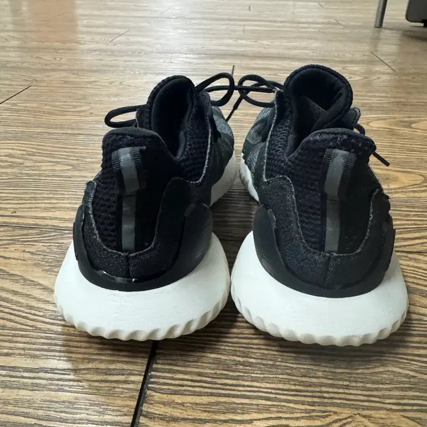 [BUNJANG] Adidas Alpha Bounce 245 Core Black Continental Sneakers / 아디다스 알파 바운스 245 코어 블랙 컨티넨탈