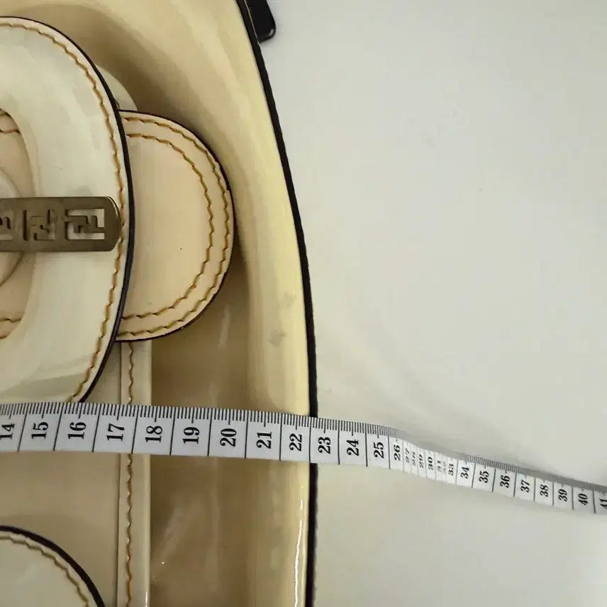 [BUNJANG] Fendi FF Buckle Ivory Shoulder Bag / 정품) 펜디 FF 버클 아이보리 숄더백 토트백