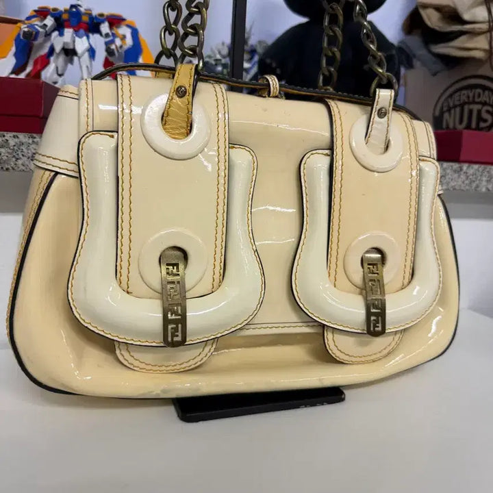 [BUNJANG] Fendi FF Buckle Ivory Shoulder Bag / 정품) 펜디 FF 버클 아이보리 숄더백 토트백