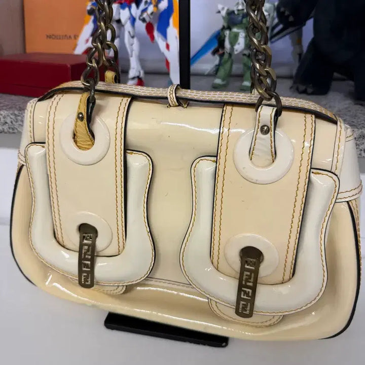 [BUNJANG] Fendi FF Buckle Ivory Shoulder Bag / 정품) 펜디 FF 버클 아이보리 숄더백 토트백