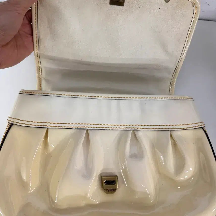 [BUNJANG] Fendi FF Buckle Ivory Shoulder Bag / 정품) 펜디 FF 버클 아이보리 숄더백 토트백