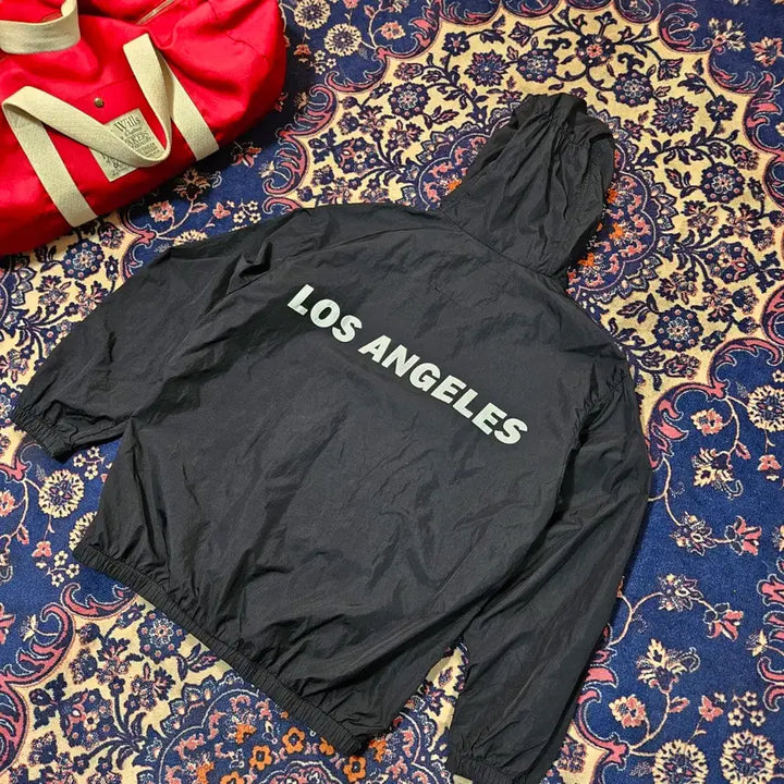 [BUNJANG] GUESS Los Angeles Lettering Windbreaker Jacket / 게스(GUESS) 로스엔젤레스 레터링 윈드브레이커 L size
