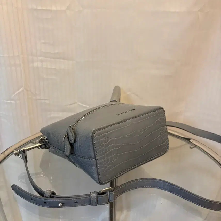 [SOLD OUT] 정품 찰스앤키스 버킷 투웨이 토트백