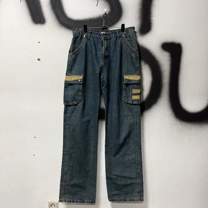 [SOLD OUT] VTG 빈티지 배색 포켓 디테일 워싱 와이드 카고 데님 팬츠